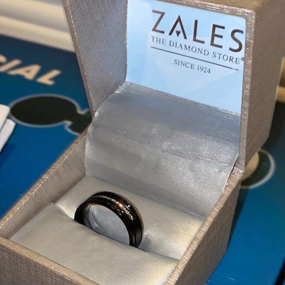 NEW ZALES Ring size 9 Men's 1/8 CT. T.W. Diamond
